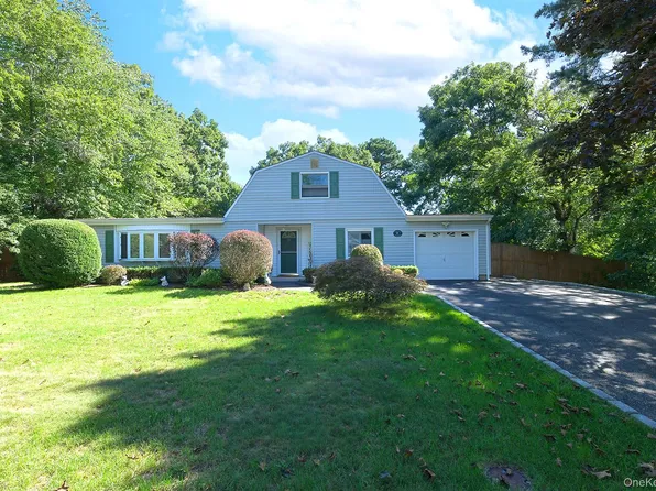 11 Crooked Pine Drive, Medford, NY 11763