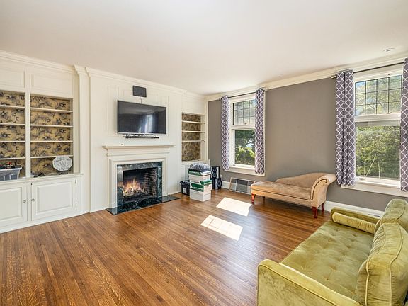 5th image of 2409 N Wahl Ave