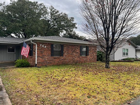 3rd image of 723 Clark Dr