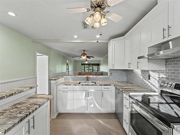 5th image of 11430 Carriage Hill Dr APT 4