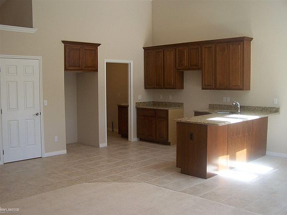 3rd image of 14939 Village Park Cir