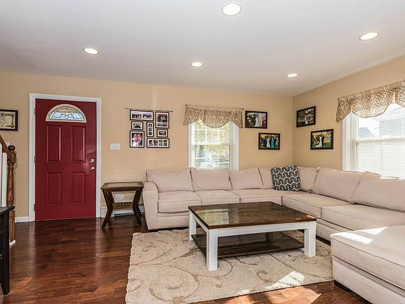 3rd image of 50 Farm Ln