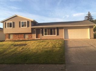 9506 Vienna Dr, Parma, OH 44130