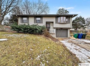 3821 Raspberry Cir, Lincoln, NE 68516