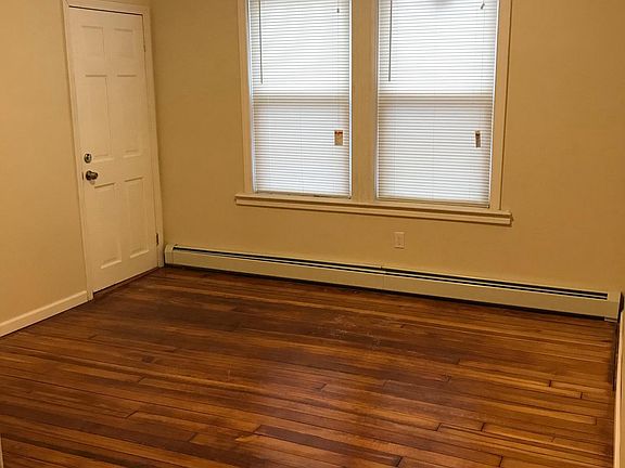 4th image of 284 Sayles Ave #1