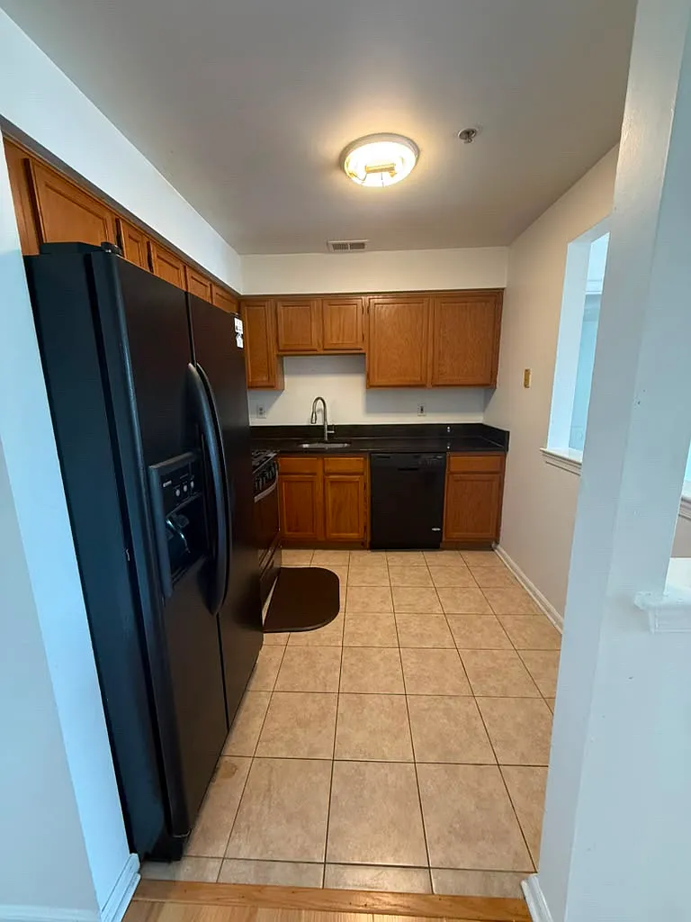 727 Waterford Dr — Photo 2