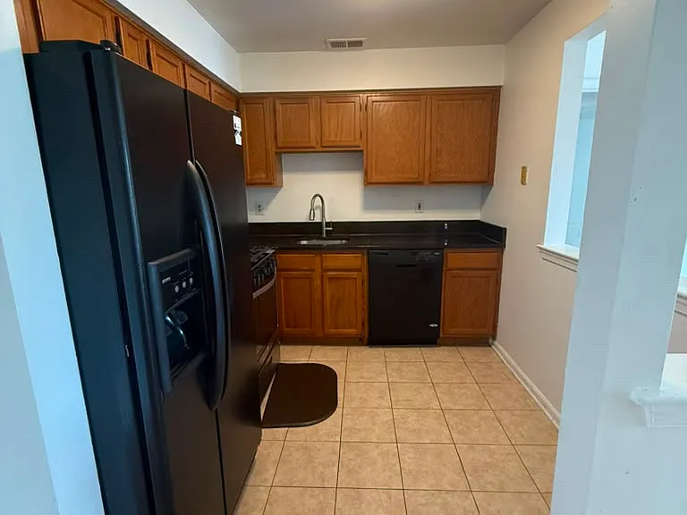 727 Waterford Dr — Photo 2