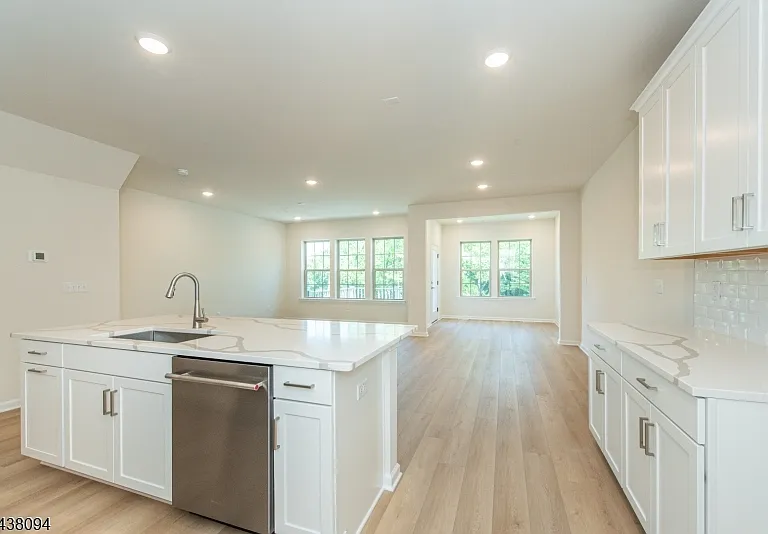 5 Wadsworth Dr — Photo 4