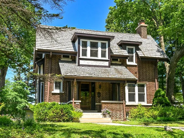2524 E Menlo BOULEVARD, Shorewood, WI 53211