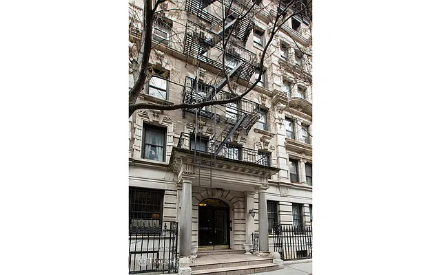 Sold by Douglas Elliman | media 18