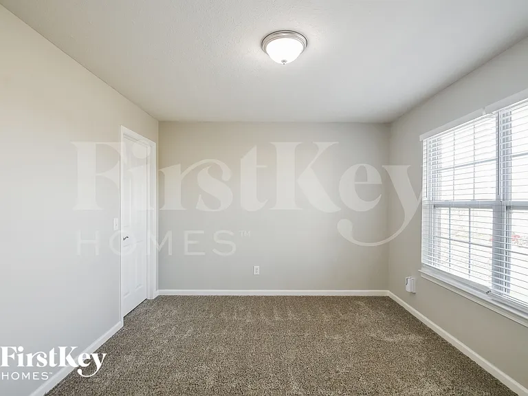8728 N Springview Dr — Photo 10