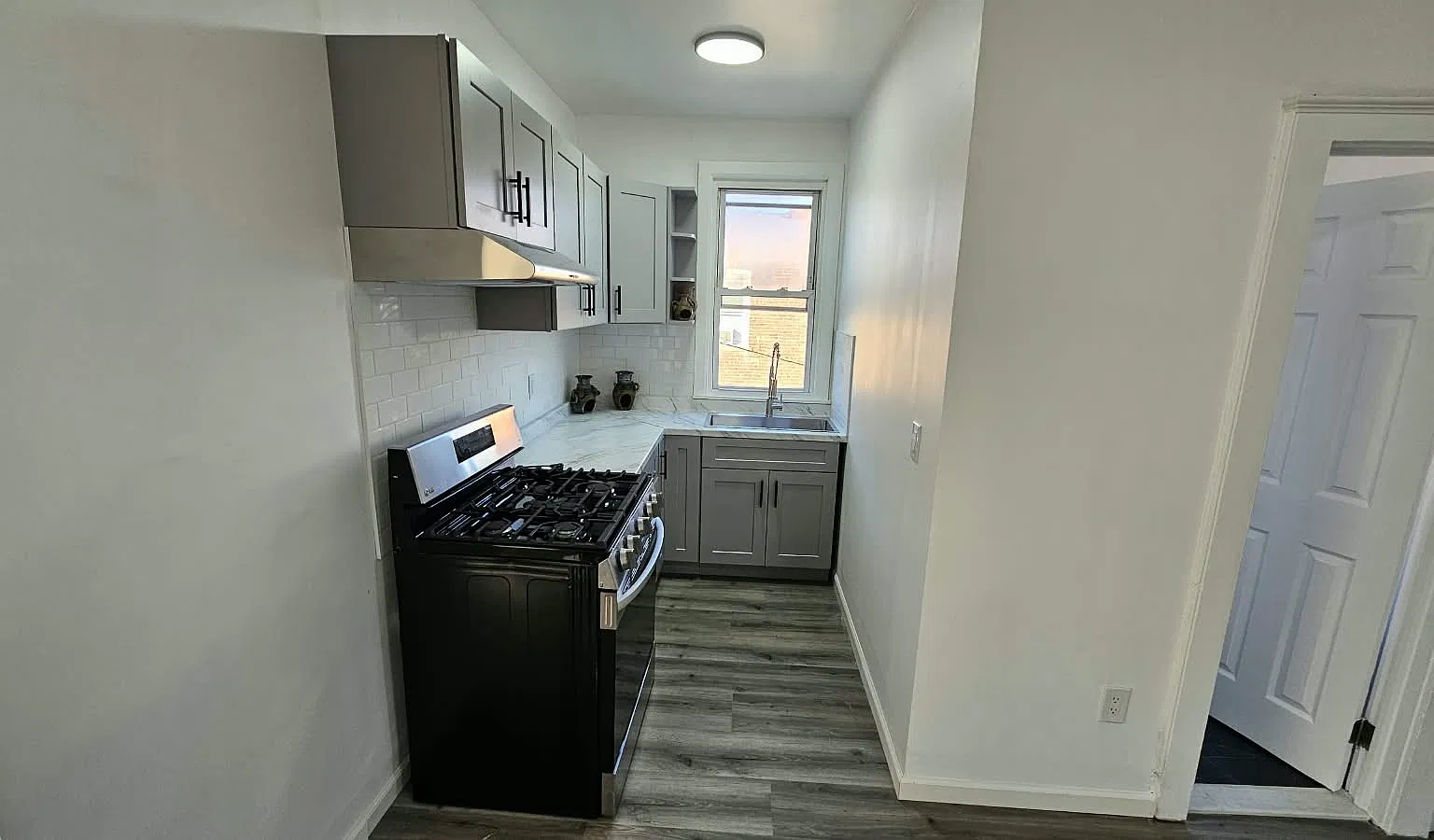 3 bed, 1904 sqft, $2,800 — Photo 2