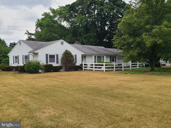 305 S Johnson St, Penns Grove, NJ 08069