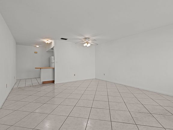 3rd image of 1210-1222 SE 8th St #1210-4
