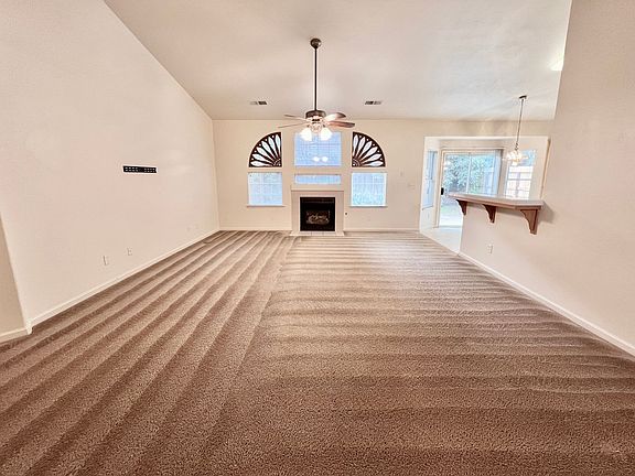 2nd image of 2913 E Plymouth Way