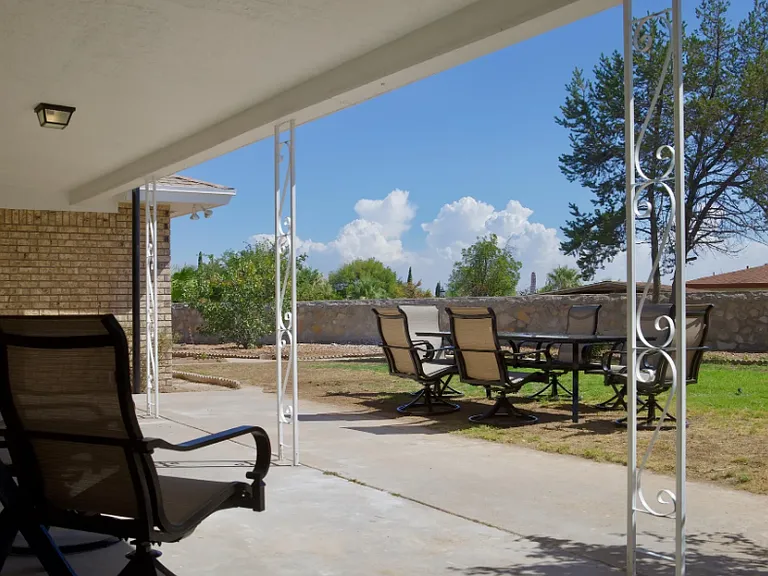 10100 Woodway Dr — Photo 37