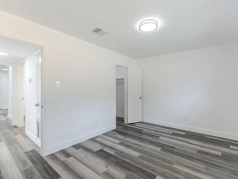 10126 Pine Moss Dr — Photo 32