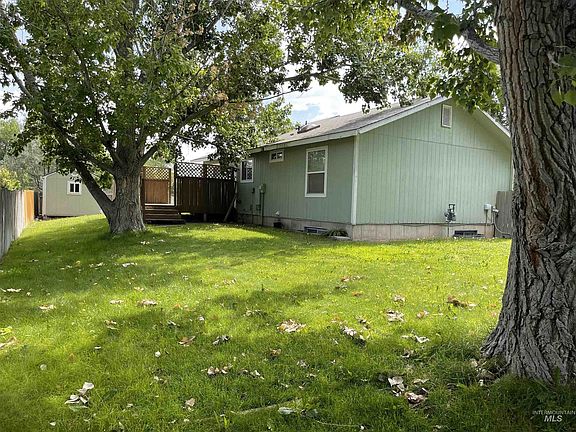 3rd image of 1131 Twin Parks Dr