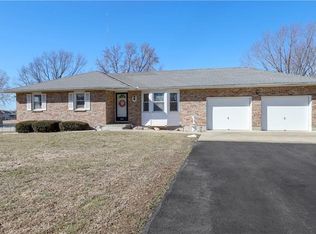 3702 N 155th St, Basehor, KS 66007