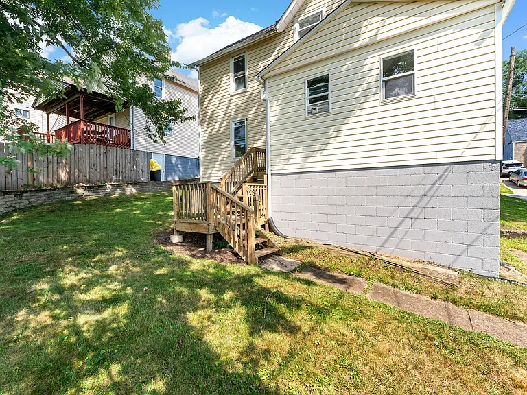 219 Douglas Ave — Photo 32