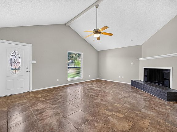 4th image of 634 Walston Ln