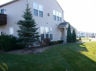 26700 Kirkway Cir, Woodhaven, MI