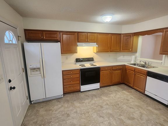 3rd image of 711 Wortley Dr
