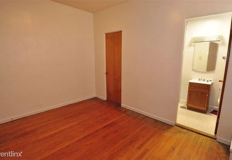 5100 S Greenwood Ave #2 — Photo 6