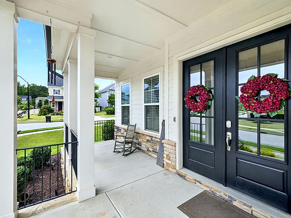 3rd image of 200 Lofty Oak Ln