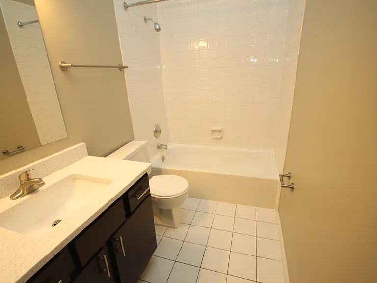 807 W Willow St #3C — Photo 11