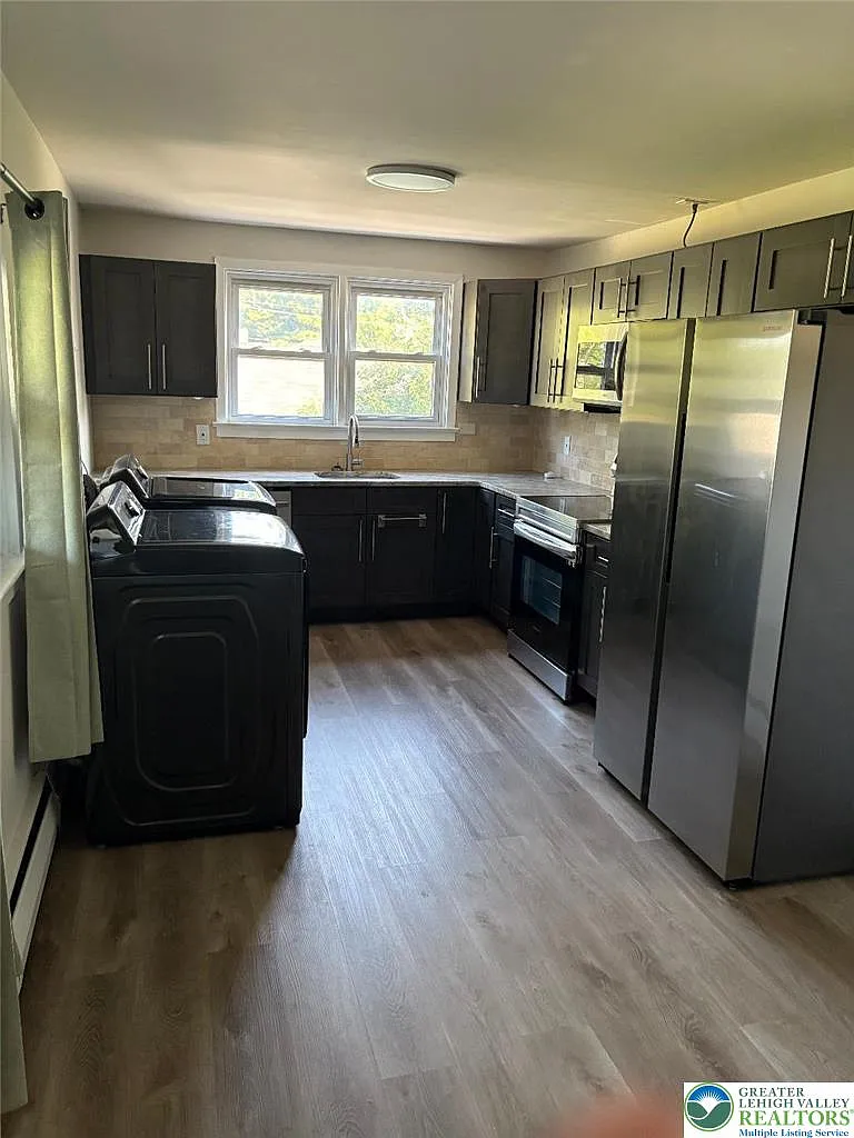 1 bed, 1.0 bath, 900 sqft, $1,600 — Photo 2