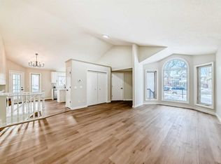 624 W Shawinigan Dr SW, Calgary, AB T2Y2H4