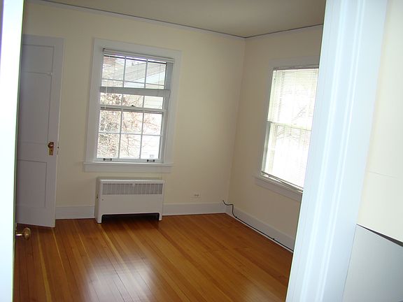 5th image of 816 Foster Ave Building B