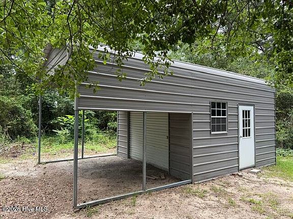 3rd image of 1044 Earle Street