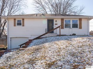 8707 Parker St, Omaha, NE 68114