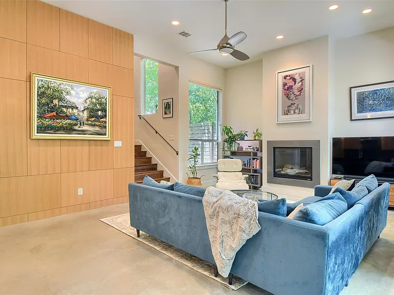 1009 E Riverside Dr #B — Photo 4