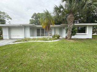 401 NE Cornwall Ave, Port Saint Lucie, FL 34983