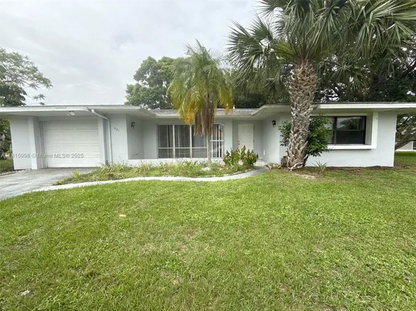 401 NE Cornwall Ave, Port Saint Lucie, FL 34983