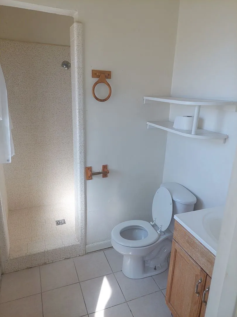 6555 Indian Cove Rd — Photo 2