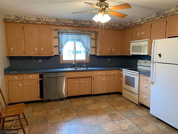 3rd image of 13728 Glenwood Dr