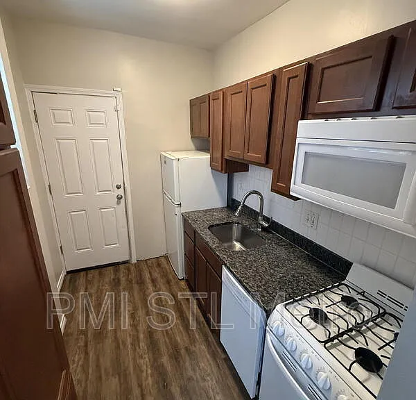 5572 Clemens Ave #1W — Photo 4