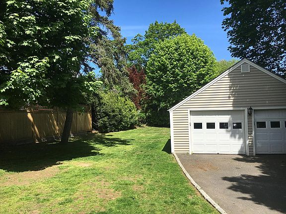 5th image of 25 Maple Ave S