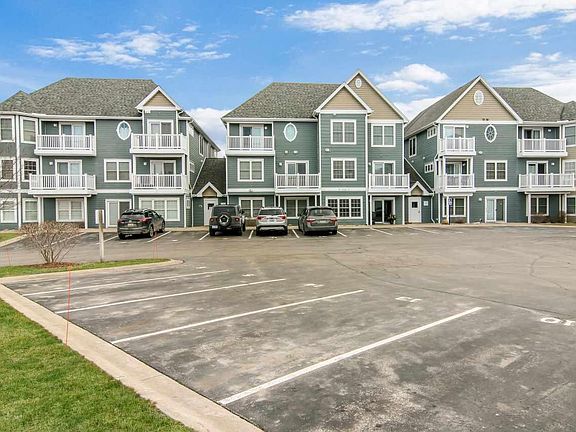 2nd image of 100 Hope St Suite 217