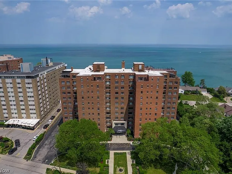 11720 Edgewater Dr #310 — Photo 38