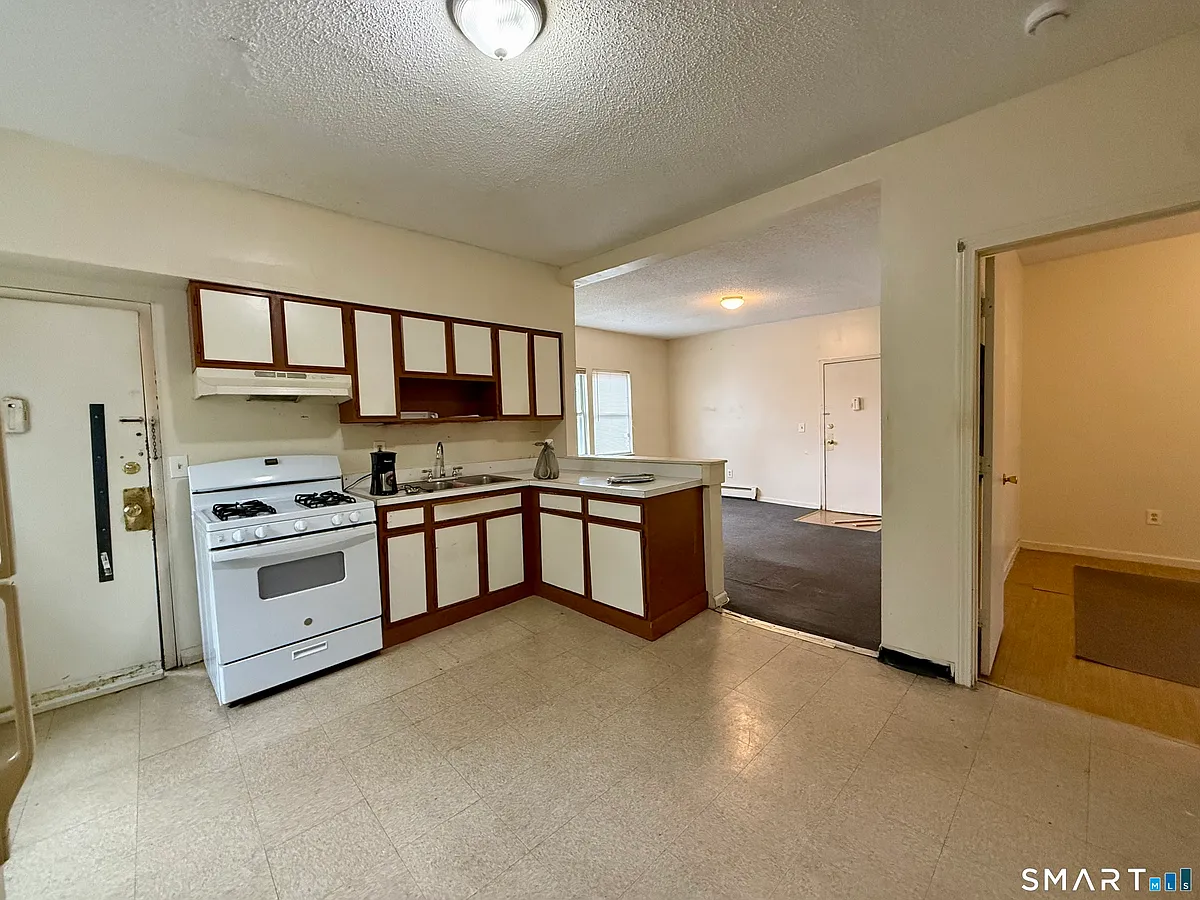 Building Photo - 132 Locust St #16