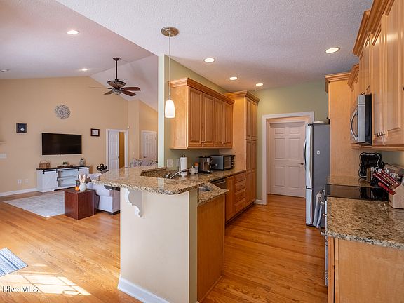 4th image of 20 Bradley Lane