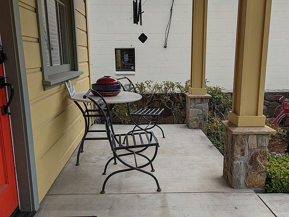 3rd image of 1420 Oak Ave