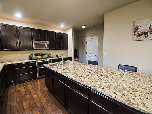 3rd image of 4012 Highlands Blvd