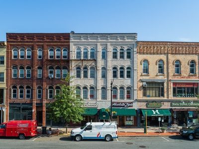 231 Main St APT 3R, Northampton, MA, 01060