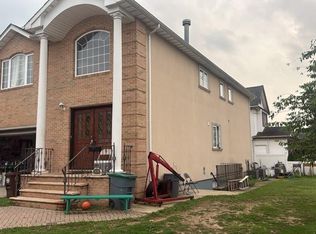 8764 257th St, Floral Park, NY 11001
